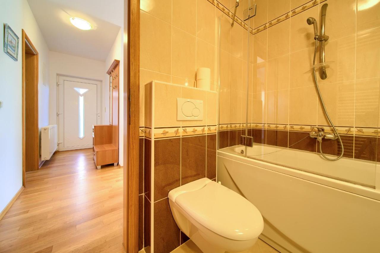 Happy Point Apartamento Krk Town Exterior foto